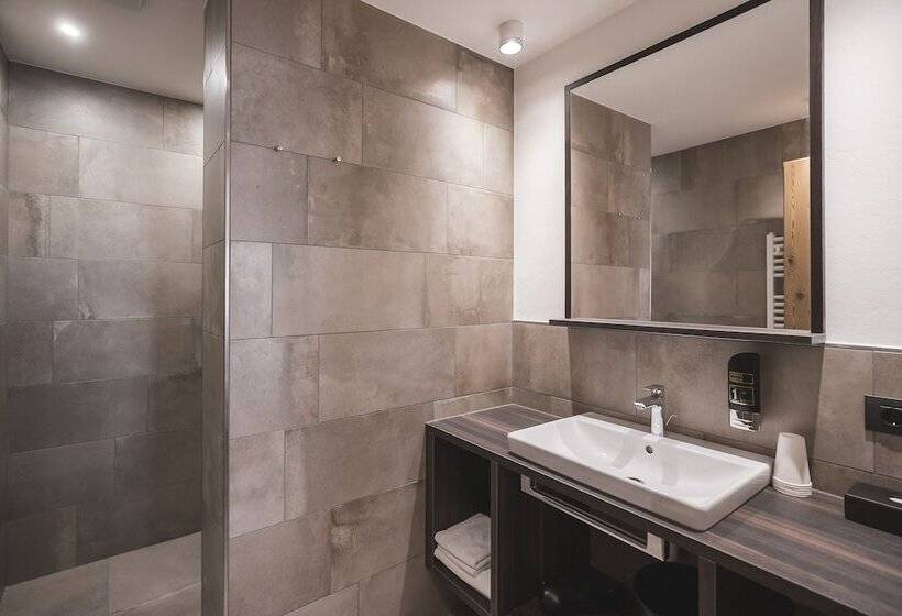 חדר סופריור, Emma Historic