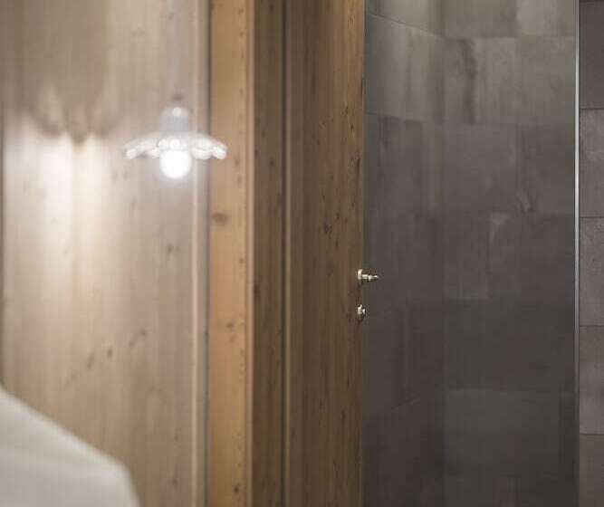 חדר סופריור, Emma Historic