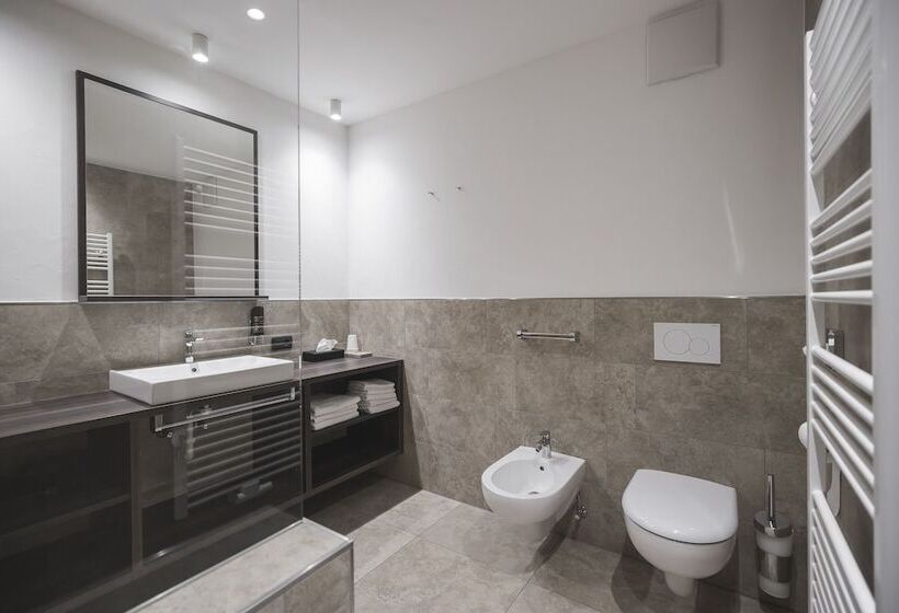 סוויטת ג'וניור, Emma Historic