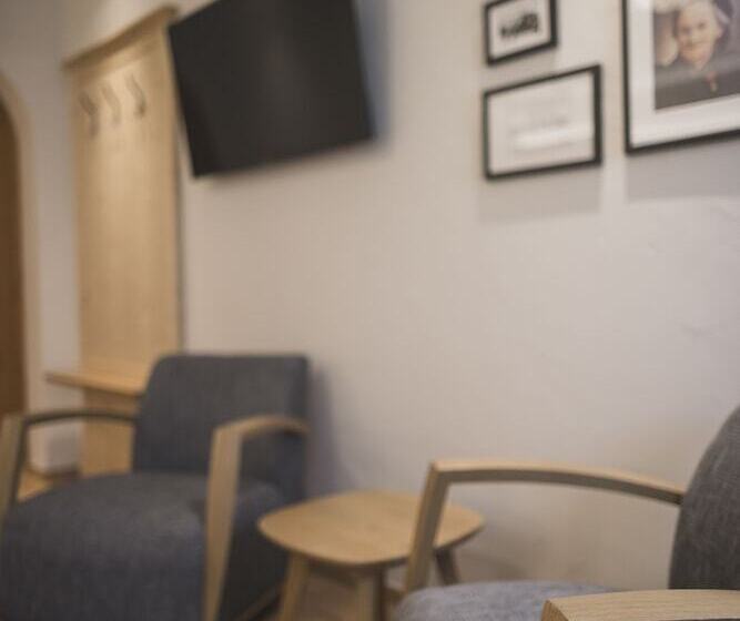 סוויטת ג'וניור, Emma Historic