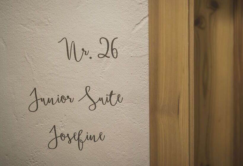 סוויטת ג'וניור, Emma Historic