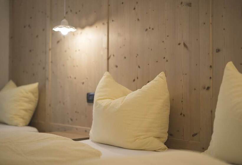 סוויטת ג'וניור, Emma Historic