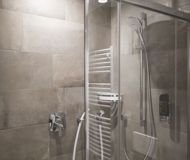 סוויטת ג'וניור משפחתית, Emma Historic