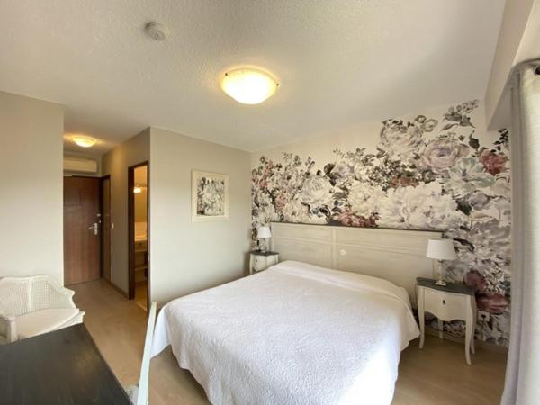 キングサイズベッドのスタンダードルーム, Hôtel Le Colombier