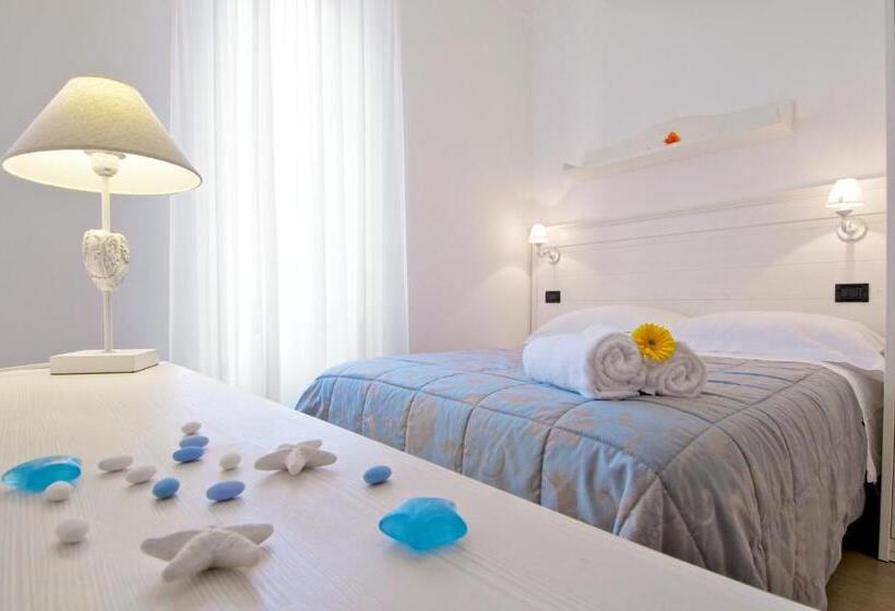 اتاق اکونومی, La Camogliese