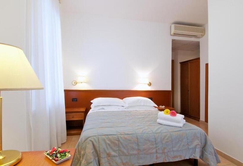 غرفة قياسية سرير كينج, La Camogliese