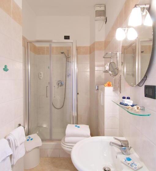 غرفة قياسية ثلاثية, La Camogliese