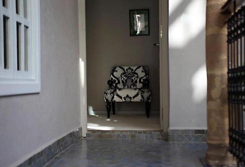 اتاق استاندارد, L'alcazar