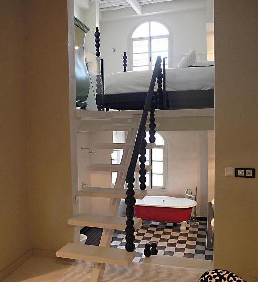 سوییت لوکس, L'alcazar