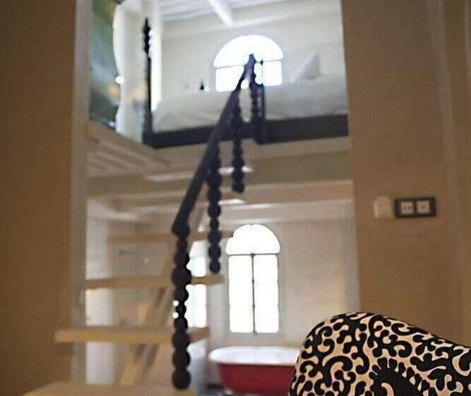 سوییت لوکس, L'alcazar