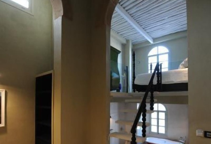 سوییت لوکس, L'alcazar