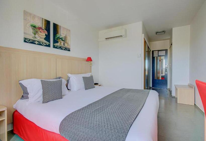 חדר קלאסי, Les Nevons