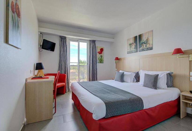 חדר קלאסי, Les Nevons