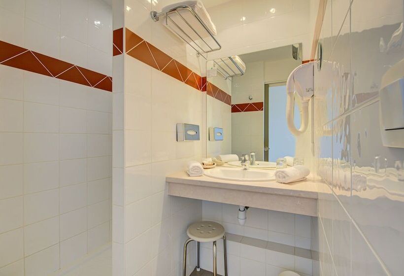 חדר קומפורט, Les Nevons