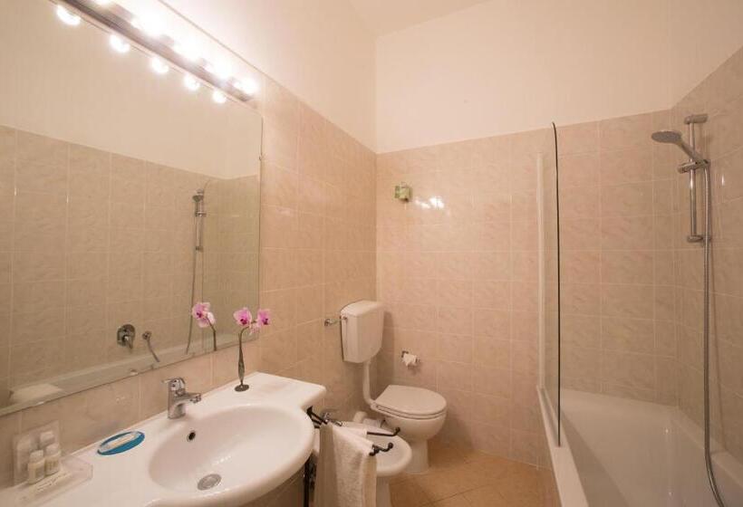 اتاق استاندارد سه نفره, Locanda Orchidea