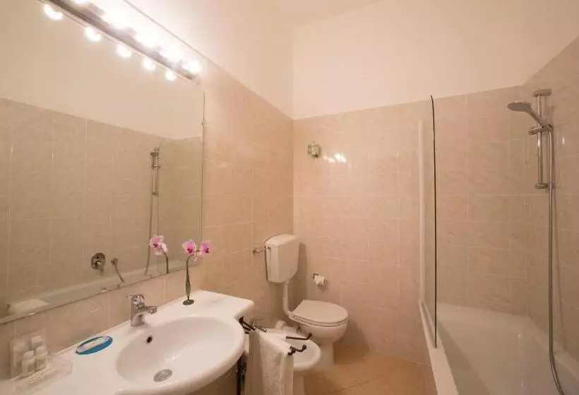 اتاق استاندارد سه نفره, Locanda Orchidea