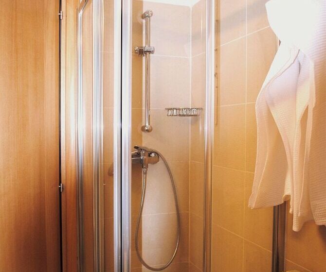 标准单人间, Meranda