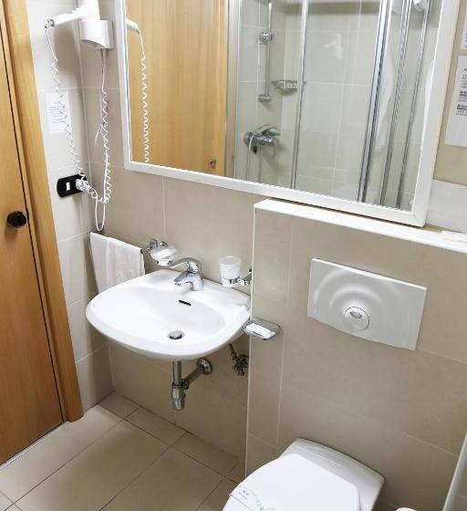 标准单人间, Meranda