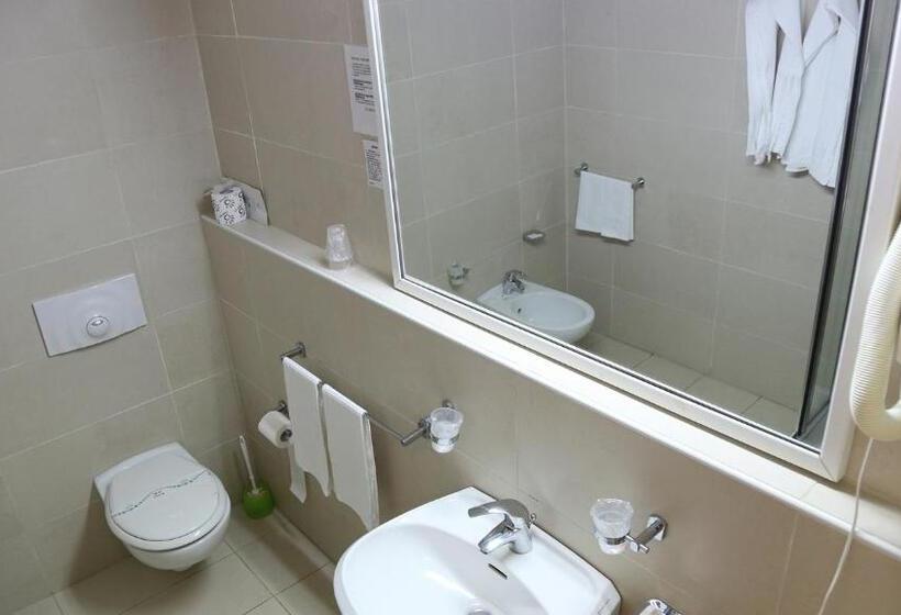 四人标准间, Meranda