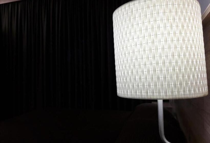 高级大房间, Meranda