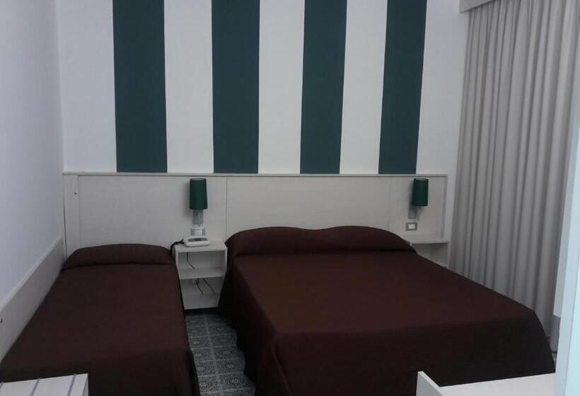 高级家庭房间, Meranda