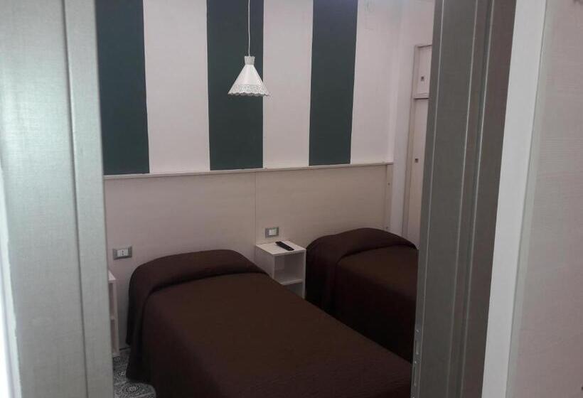 高级家庭房间, Meranda