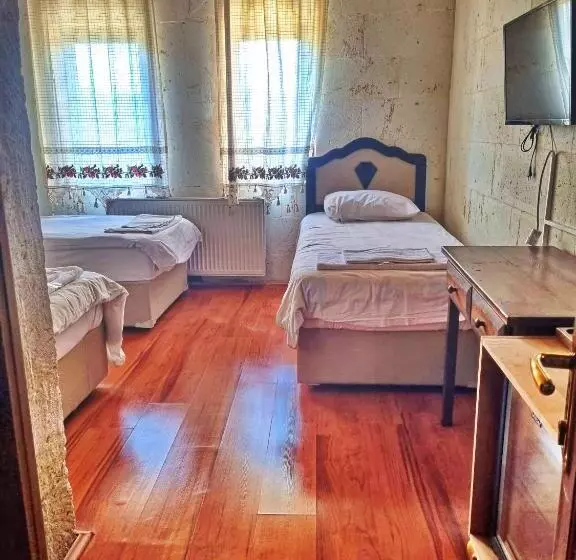 اتاق استاندارد سه نفره, Turbel Cave House
