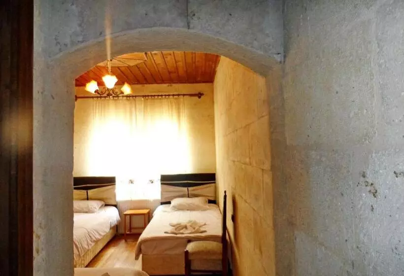 اتاق استاندارد سه نفره, Turbel Cave House