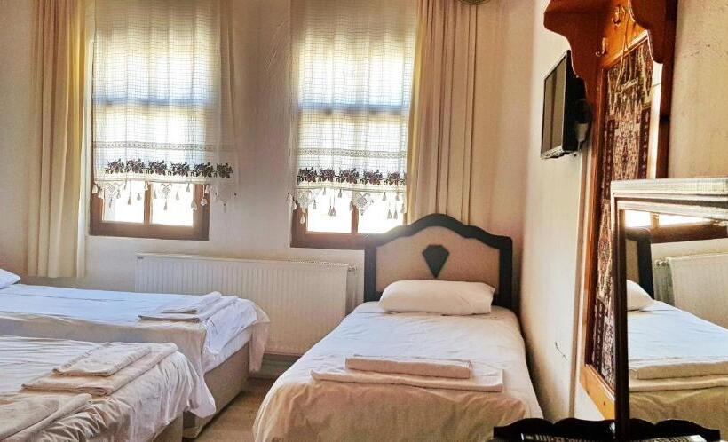 标准三人间, Muskara Cave