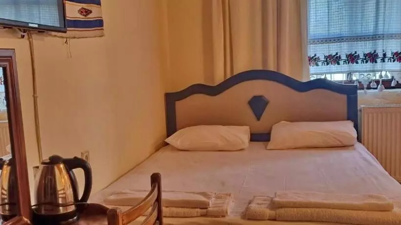 اتاق استاندارد چهار تخته, Turbel Cave House