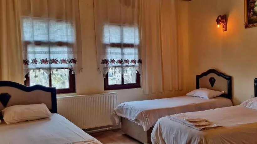 اتاق استاندارد چهار تخته, Turbel Cave House