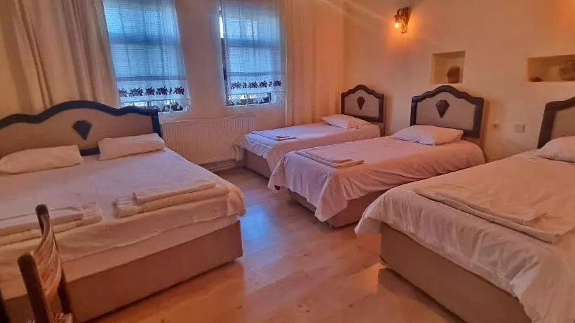 اتاق استاندارد چهار تخته, Turbel Cave House