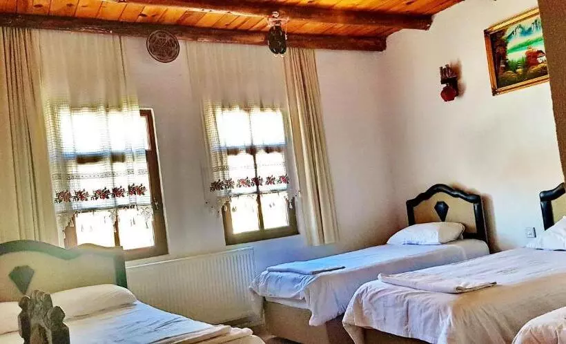 اتاق خانوادگی, Turbel Cave House