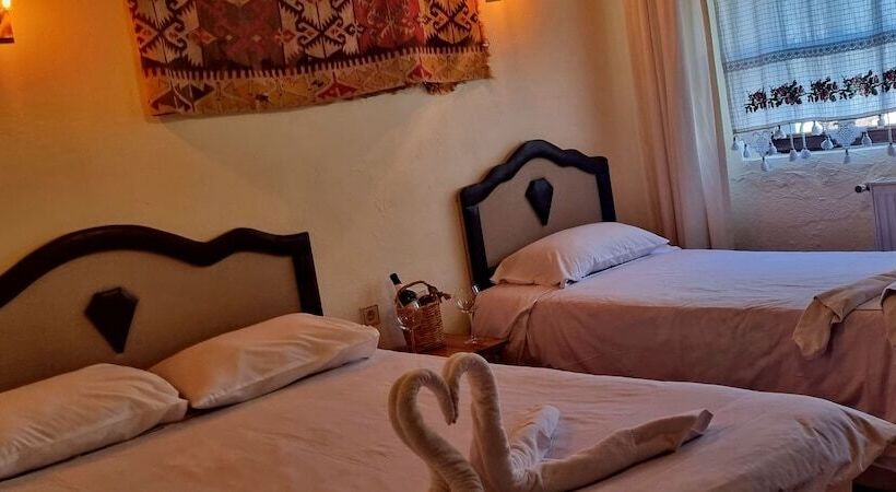 标准三人间, Muskara Cave