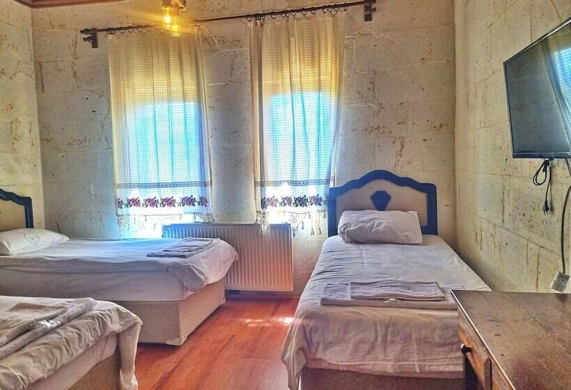 标准三人间, Muskara Cave