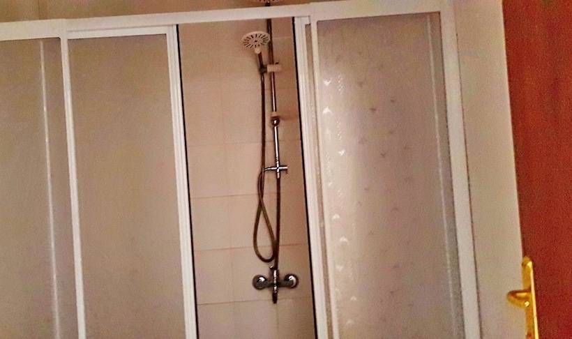 四人标准间, Muskara Cave