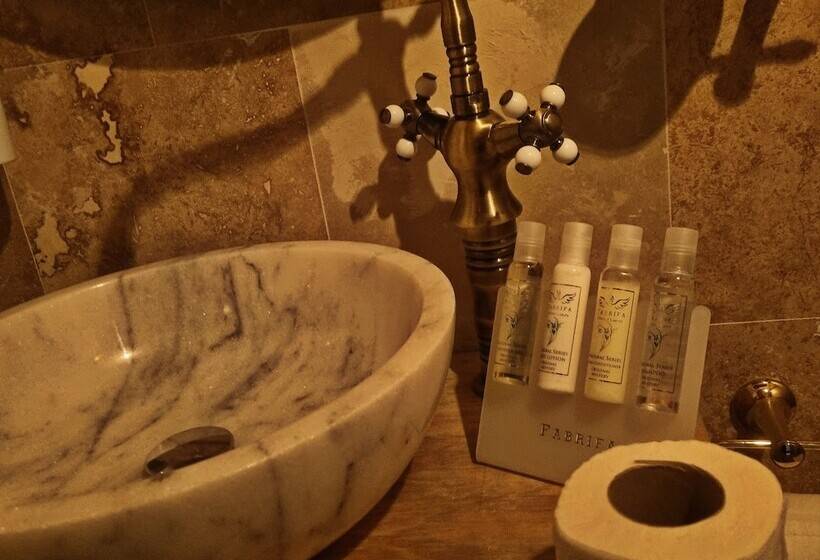 标准间, Muskara Cave