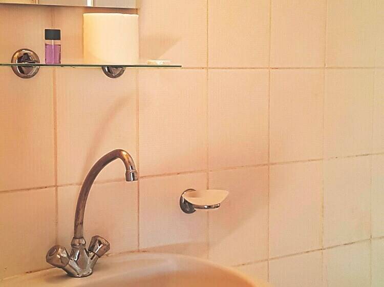 标准三人间, Muskara Cave