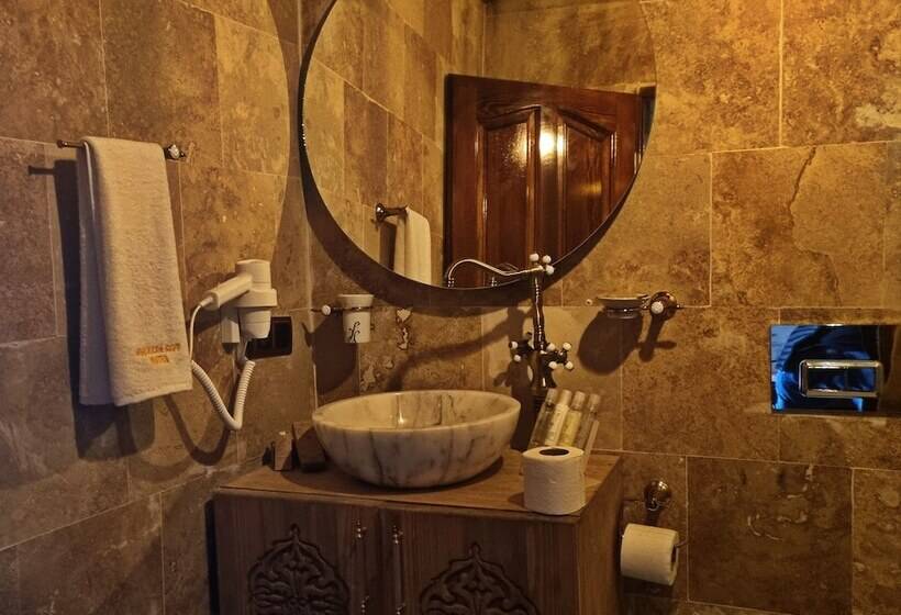 标准间, Muskara Cave