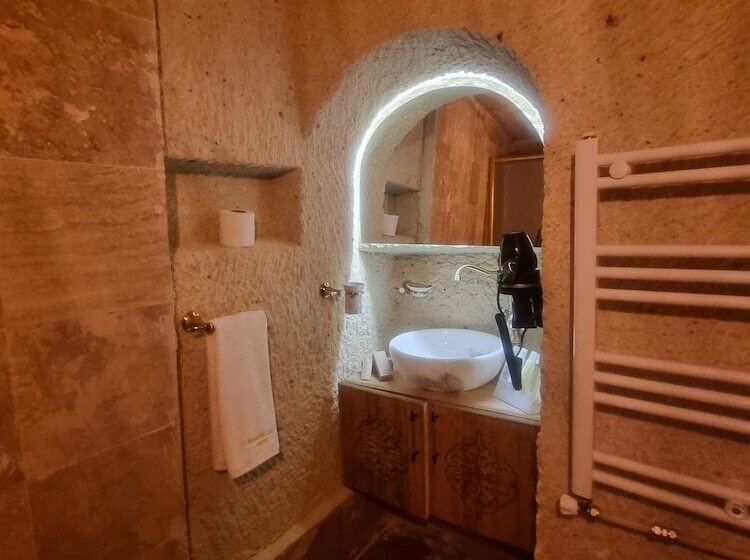 标准间, Muskara Cave