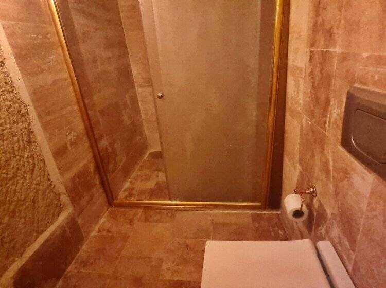 标准间, Muskara Cave