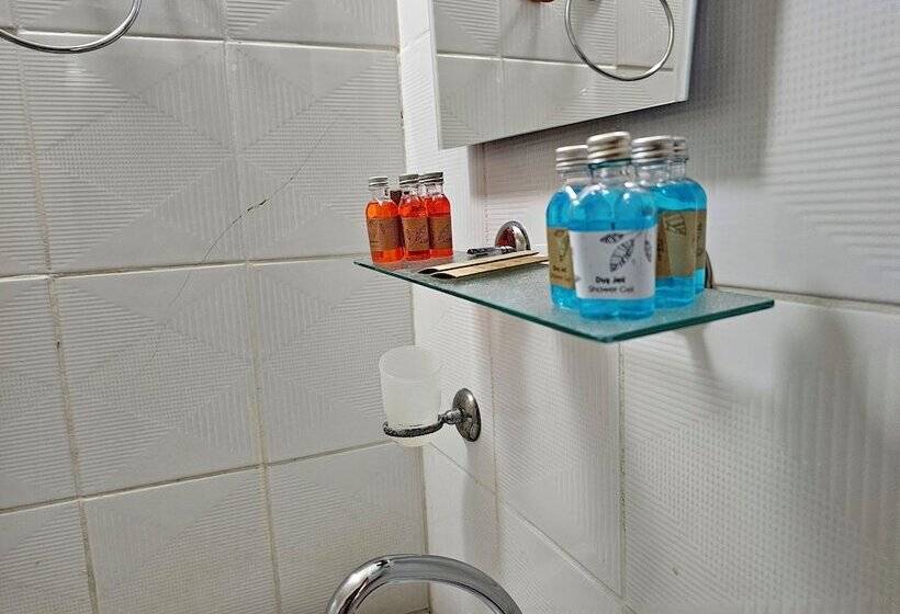 四人标准间, Muskara Cave