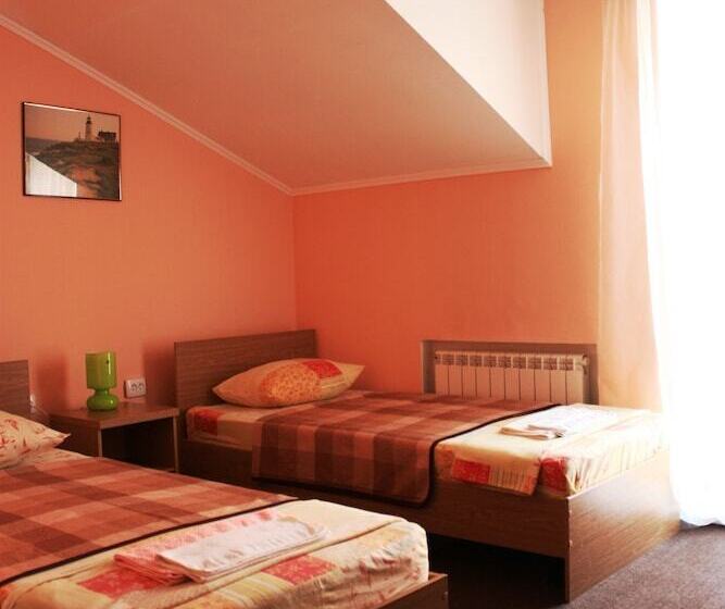 标准间, Near Globus