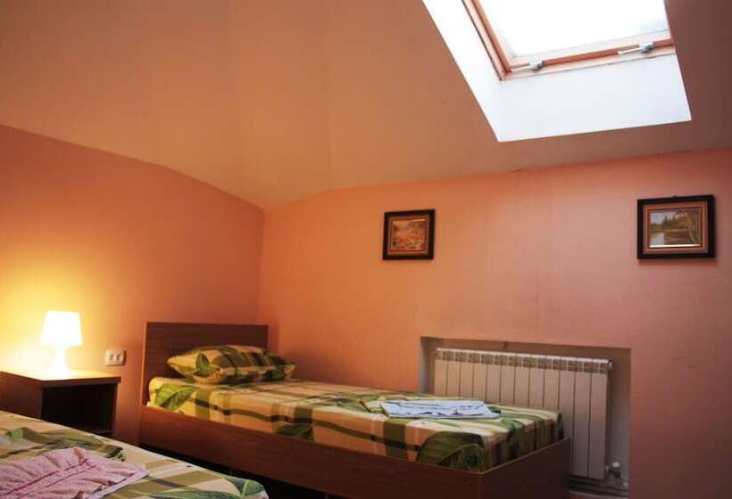 标准间, Near Globus