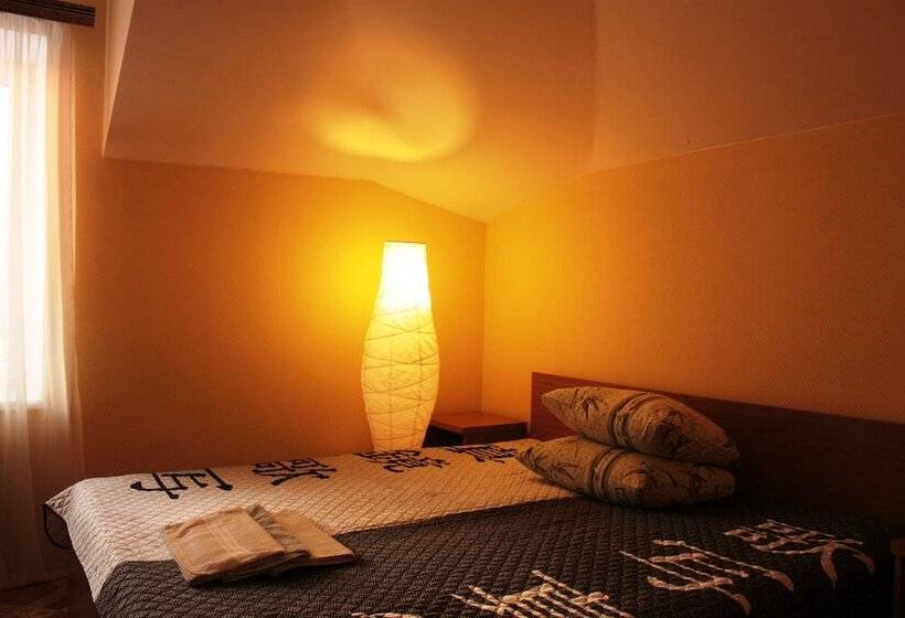 标准间, Near Globus