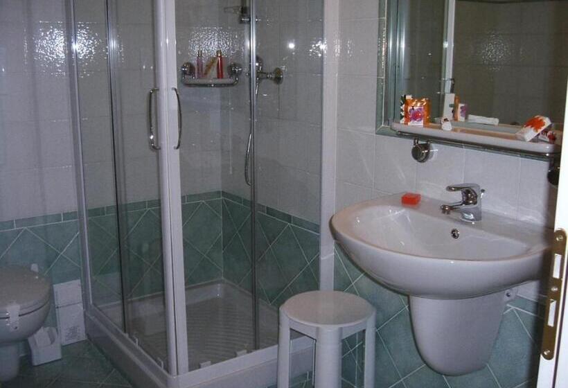 غرفة قياسية ثلاثية, Ristorante La Lampara