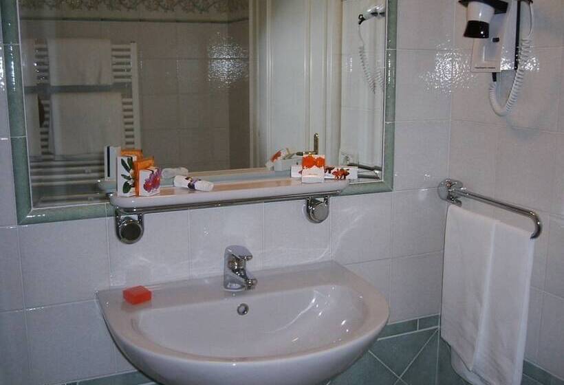 غرفة قياسية ثلاثية, Ristorante La Lampara