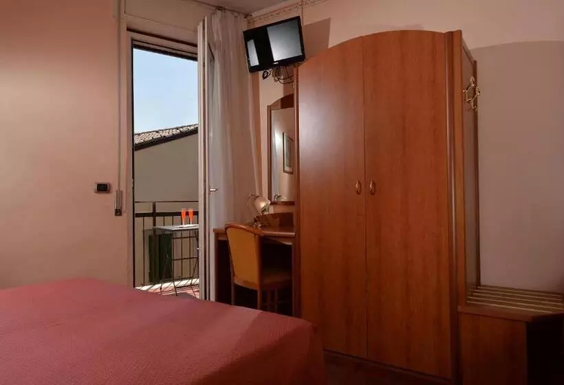 اتاق استاندارد سه نفره, Siena