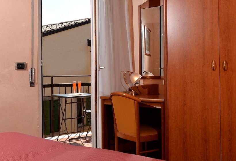 اتاق استاندارد سه نفره, Siena