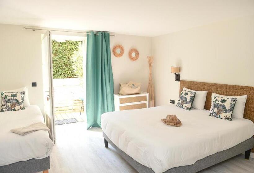 带露台的标准房间, The Originals Boutique La Villa Ouest & Spa